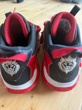 Nike LeBron Witness 7 - youth size 5Y